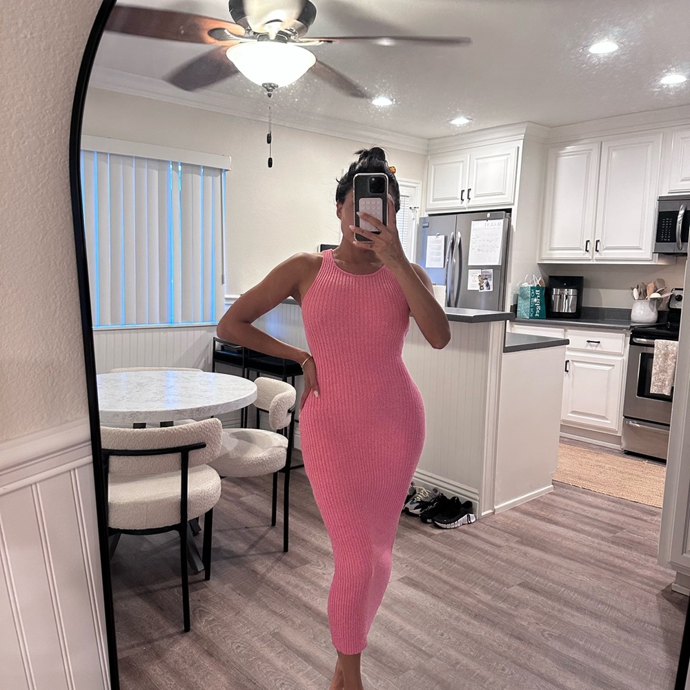 Elegant Pink Sleeveless Dress